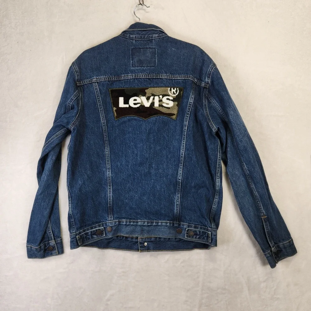 Levis Mens Denim Trucker Jacket Medium Wash Camo Logo Back Patch Blue Size L - Picture 8 of 10